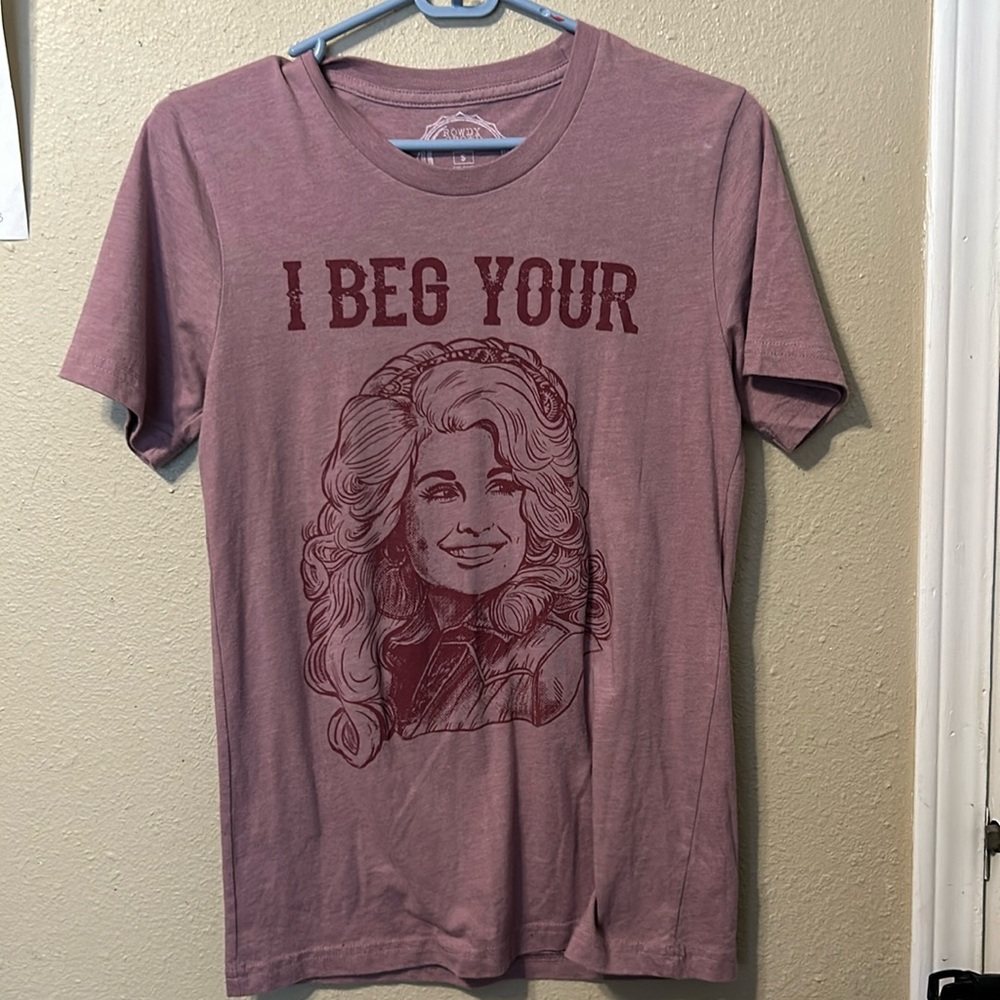 Dolly T shirt size small